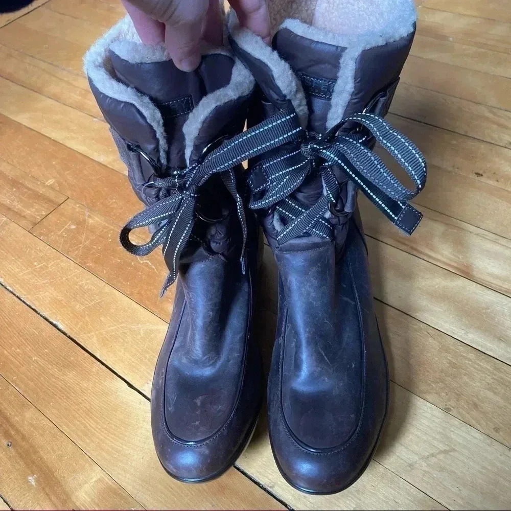 Sperry brown leather wedges faux fur  lining boots